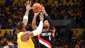 NBA／柯比逝世後首戰　湖人輸了
NBA,波特蘭拓荒者,Damian Lillard,洛杉磯湖人,Kobe Bryant
翻攝自推特