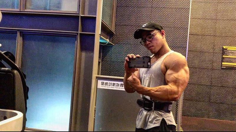 肥仔3年練成肌肉悍警　勇奪健美冠軍