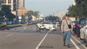 法拉利,車禍,名車,殘骸(翻攝自航空城青埔人『生活綜合討論區』)