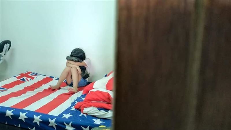 捨不得哥哥當兵　幼園妹抱著外套偷哭