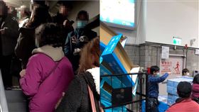 好市多口罩之亂！「一畫面」民眾當場嚇瘋：不敢去排了（圖／翻攝自Costco好市多 商品經驗老實說）