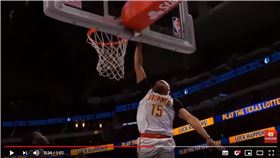 ▲卡特（Vince Carter）戰前東家獨行俠秀單手暴扣。（圖／翻攝自YouTube）