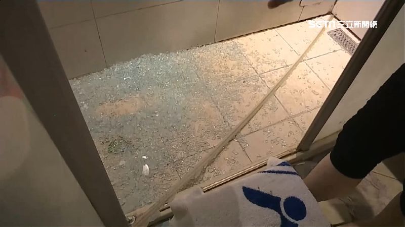 洗澡玻璃突爆裂　驚險割傷情侶