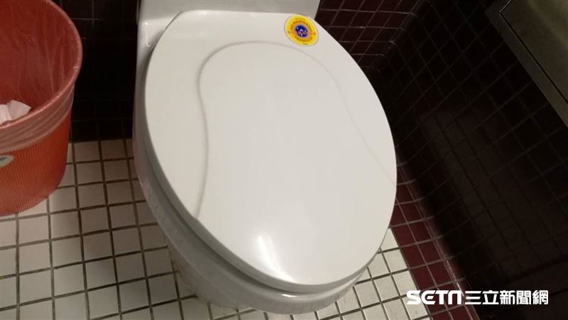 上廁＝開盲盒！他怨「上完蓋馬桶蓋」超髒