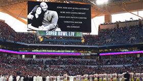 ▲超級盃賽前向墜機過世的布萊恩（Kobe Bryant）致敬。（圖／美聯社／達志影像）