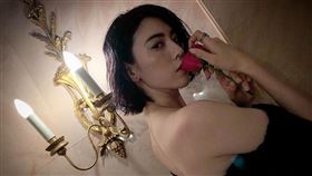 身高171公分的三吉彩花外型姣好。（圖／翻攝自三吉彩花IG）