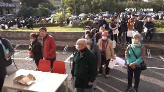 台酒賣95%酒精　300人提桶搶買