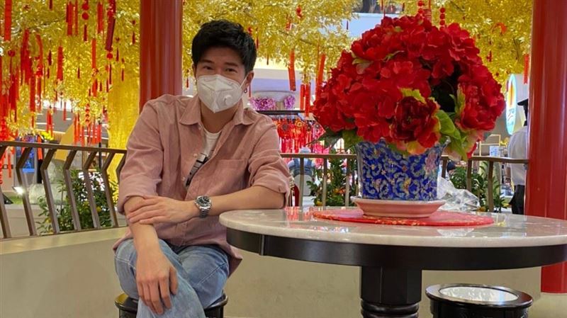男星搭機驚傳呼吸困難　憂疫情被傳染