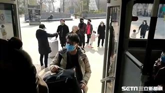 今晚返台！首批武漢台人出發前往機場