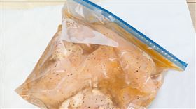 夾鏈袋
https://www.flickr.com/photos/140547216@N04/42441502072/in/photolist-27EpMVJ-9BNLbh-4HTDmT-7qftZV-5sSqs9-2hPnADR-2hPkdFR-sepsmY-RyJQYK-9E8sMs-7tvc9v-xLUMn1-5MS4UR-mabeTx-2hQ8Lcu-5kR3aW-7C2boJ-2hQ3