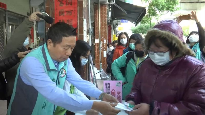 兒童一罩難求　議員發3千片家長搶領