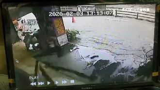 基隆大雨遇施工　5分鐘不到水漫騎樓