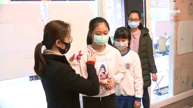 怕口罩不夠！家長擔憂補習班群聚感染