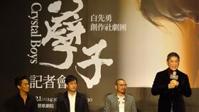 孽子舞台劇3月衛武營歌劇院經典重現文學家白先勇同志文學「孽子」發表40週年，同名舞台劇將於3月在衛武營歌劇院經典重現，白先勇（右）3日與主要演員群出席記者會，說明創作和演出等相關細節，歡迎各地民眾到衛武營觀賞舞台劇。中央社記者陳朝福攝　109年2月3日