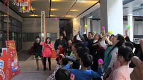 六堆元宵尖炮城將登場（1）屏東縣六堆客家地區每年元宵節舉辦的尖炮城活動將於8日、9日舉行，屏東縣政府3日舉辦宣傳記者會，讓小朋友體驗客家傳統文化。（屏東縣政府提供）中央社記者郭芷瑄傳真　109年2月3日