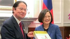 衛藤征士郎,蔡英文。（圖／翻攝自衛藤征士郎推特）