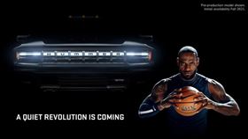 ▲通用汽車找LeBron James拍影片，預告電動悍馬回歸。（圖／翻攝網站）