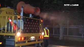 台商抵台中隔離所　消毒兵開道消毒