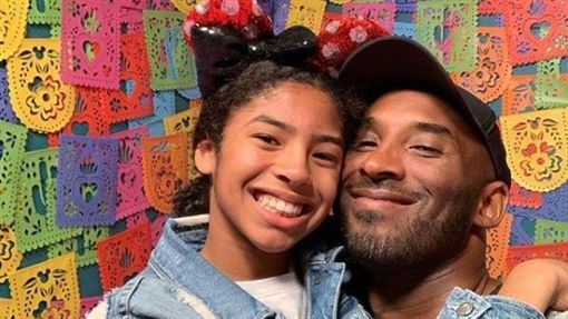 為參加柯比追悼會　世仇綠衫軍這樣做