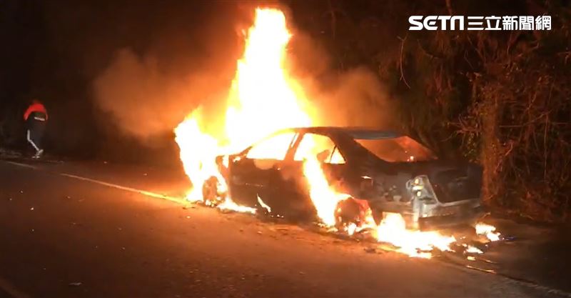 南投合歡山火燒車　滅火驚見夫妻陳屍