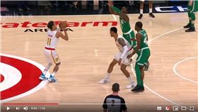 ▲楊恩（Trae Young）投進2顆Logo-Shot。（圖／翻攝自YouTube）