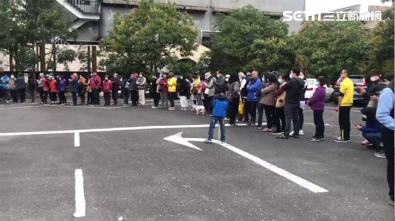 沒口罩可買換排「這個」擠爆埔里酒廠
