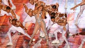 珍妮佛羅培茲（Jennifer Lopez 簡稱J. LO）以及夏奇拉（Shakira）。（Versace提供）