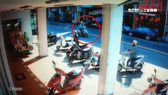 漫天鈔票雨！婦撒「2萬元」還不知