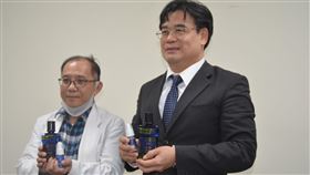 防武漢肺炎  澎湖科大延後開學國立澎湖科技大學校長翁進坪（右）4日在防疫小組會議時表示，學校決定配合教育部的決定，開學延至25日，由於武漢肺炎病毒人傳人的效率高，因此學校防疫工作務必落實，以維護全校師生等安全。中央社  109年2月4日