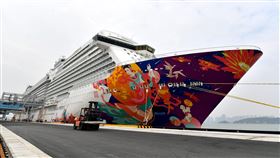 世界夢號郵輪3人確診武漢肺炎 涉及6000餘人星夢郵輪4日公布，旗下的「世界夢號」郵輪有3名乘客確診感染武漢肺炎，這趟航次共涉及廣州市南沙區上下船旅客4482名、船員1814名。（中新社資料照片）中央社 109年2月4日