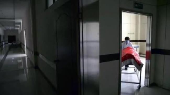 無收入！劇場接案技術員轉殯館洗大體