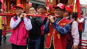 武漢肺炎疫情影響　五結走尪活動縮水宜蘭縣五結鄉長沈德茂（前左）4日表示，受到武漢肺炎疫情影響，「2020元宵走尪保平安除疫祈福活動」8日開幕，活動縮減為2天。中央社記者沈如峰宜蘭攝　109年2月4日