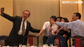 獨／不捨男兒淚　他曝陳時中可愛自拍