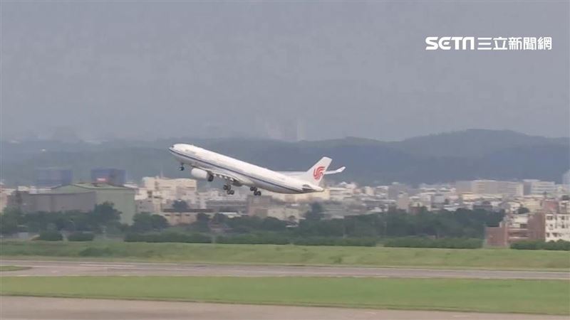 港第2架包機　接鑽石公主號82港人