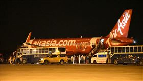 泰國首架撤僑專機返抵羅勇府泰國首架從中國武漢撤僑專機4日晚間抵達泰國羅勇府（Rayong）烏打拋機場（U-tapao Airport）。（副總理阿努廷辦公室提供）中央社記者呂欣憓曼谷傳真  109年2月5日