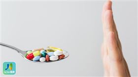 名家專用／NOW健康／市售感冒藥只能症狀治療，內含止痛退燒成分、止咳成分、抗組織胺（緩解過敏及流鼻水）、緩解鼻塞等成分，可降低不適症狀，緩解發燒及疼痛，但無法縮短病程。(勿用)