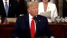 美國總統川普4日赴國會發表年度國情咨文演說，逐漸擺脫彈劾陰霾的他在台上力推自己的執政功績。（圖取自美國白宮YouTube頻道網頁youtube.com）