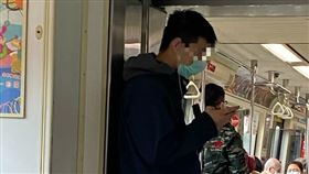 斯文男捷運噴「白色黏液」…女面紙借他卻氣炸　網：沒道德
圖／翻攝自報廢公社