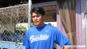 ▲富邦悍將年輕投手范玉禹春訓受訪。（圖／記者蕭保祥攝影）