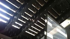 台新銳藝術家洪梓倪前進舊金山辦個展　台灣新銳藝術家洪梓倪把對舊金山環境的觀察，以及對「家」的定義具體化為沉浸式裝置藝術，打造聲響與光影裝置作品，首度在美國推出「歸．巡」個展。（文化部提供）中央社記者鄭景雯傳真　109年2月5日