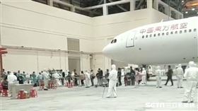 機棚,包機,台商,武漢肺炎,桃園機場／記者陳啟明攝影