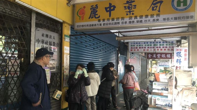 口罩實名制上路首日　1小時售罄