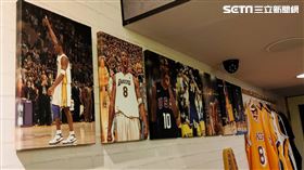 ▲緬懷Kobe，相關商品都熱銷。（圖／記者林辰彥攝影）
