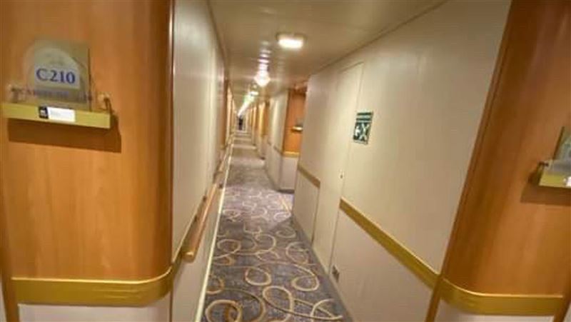 鑽石公主號　旅客房內隔離2週