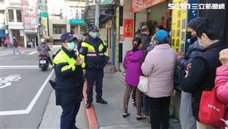 口罩實名首賣藥局爆人潮　警到場關切