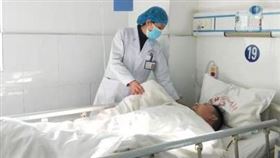 武漢肺炎疫情蔓延，截自今（6）天午間，全球確診人數達2萬8273例、死亡565例。（圖／翻攝自中新網）