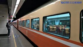 莒光號(陳弋攝影)