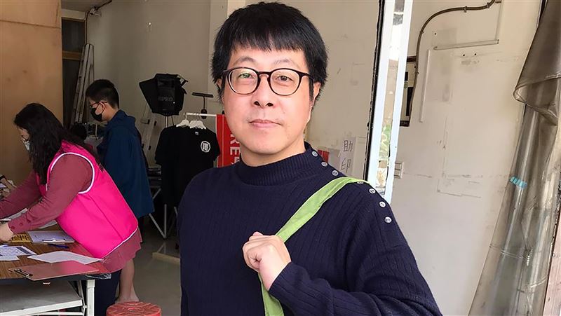 罷韓布條變環保袋　尹立：遮羞布來了