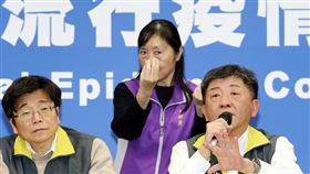 國內新增3例武漢肺炎病例（2）中央流行疫情指揮中心6日晚間宣布，國內新增3例武漢肺炎病例，目前台灣共確診16人，其中1人已出院。指揮官陳時中（右）主持記者會說明7日處理郵輪寶瓶星號原則。中央社記者郭日曉攝 109年2月6日