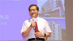 陽明大學校長勉勵學生完成陽明山縱走許多大學近日舉辦新生入學典禮，陽明大學校長郭旭崧5日勉勵學生在畢業前，完成25公里的「陽明山東西大縱走」。（陽明大學提供）中央社記者陳至中傳真　108年9月5日